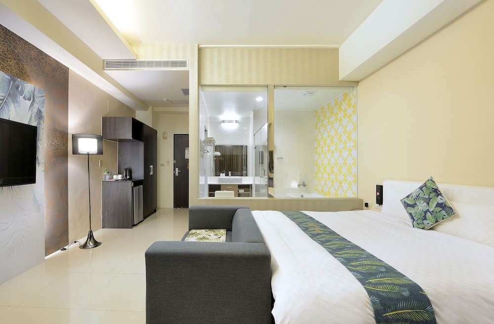Basic Double Room, Lake View, Ground Floor photo 3