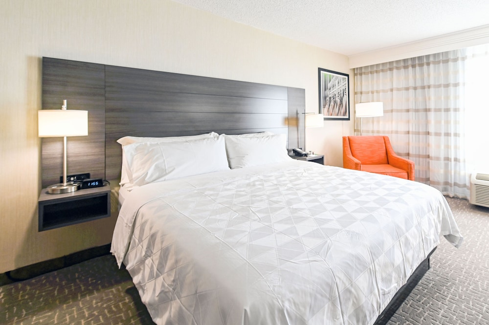 Standard Room, 1 King Bed (Walk-In Shower) - Photo 3