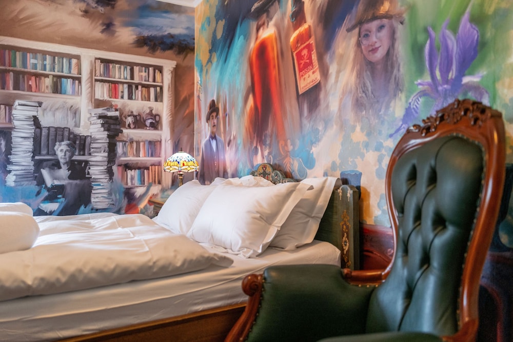 Agatha Christie Room photo 2