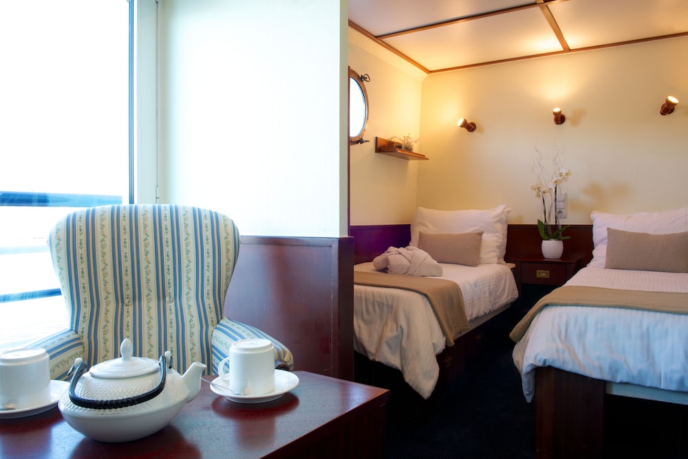 Cabin, upper deck