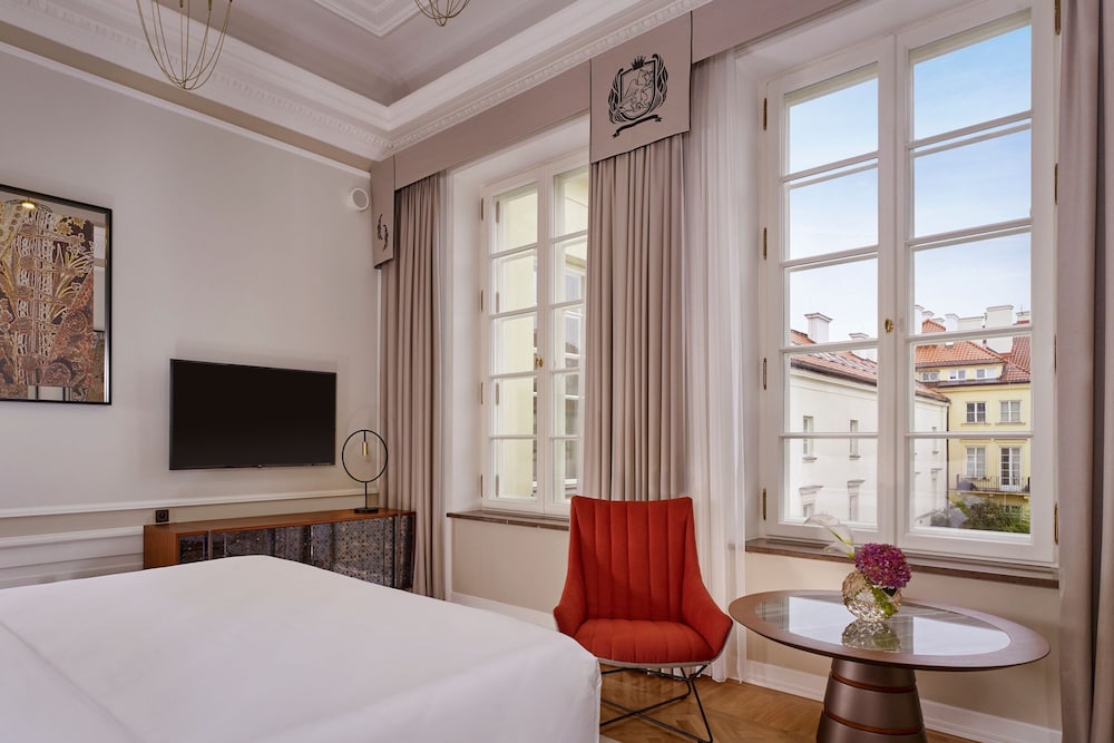 Junior Suite, 1 King Bed photo 3