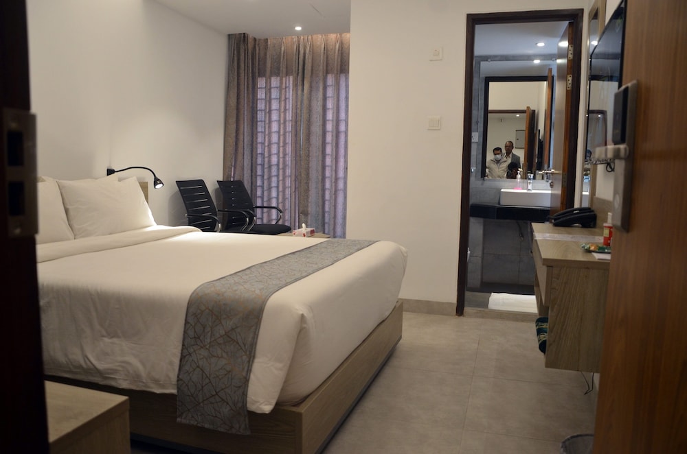 Deluxe Room - Photo 10