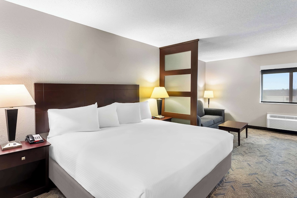 Suite, 1 King Bed, Non Smoking, Refrigerator & Microwave (with Sofabed) - Photo 1