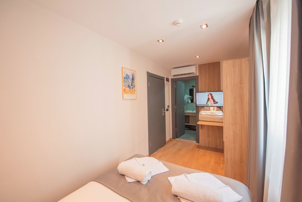 Standard Double or Twin Room photo 1