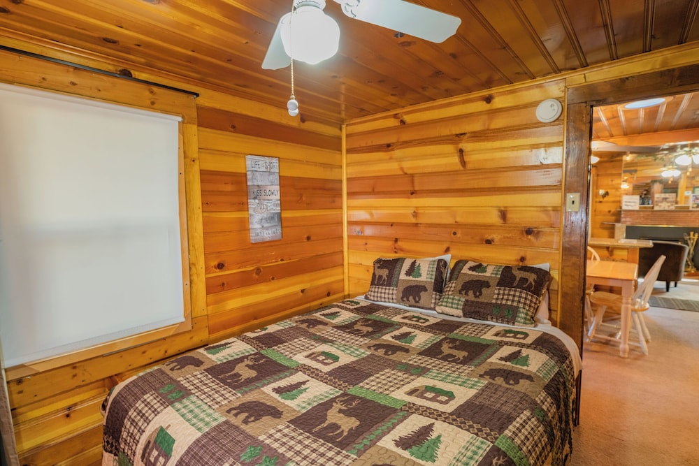 House, 2 Queen Beds, Patio, Mountain View