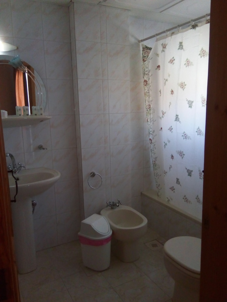Standard Quadruple Room, Multiple Beds, Non Smoking, Mountain View photo 3