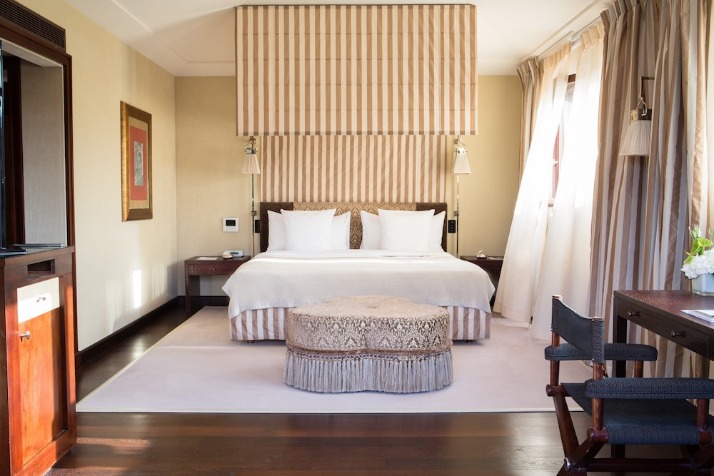 Suite, 1 King Bed (Reserve) - Photo 1