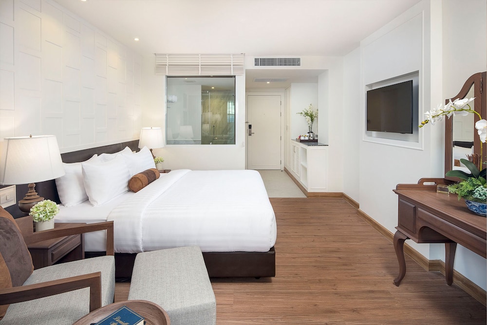 Superior Double Room thumbnail 6