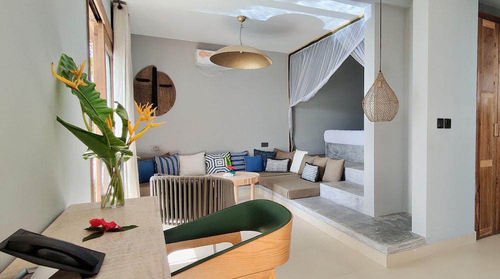 Deluxe Room, Pool View