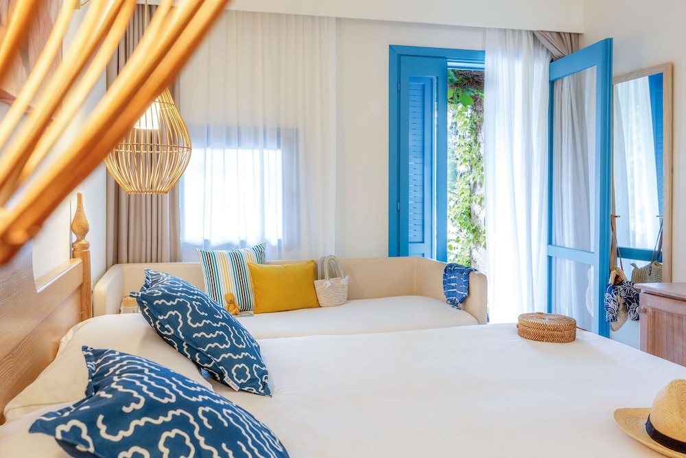 Superior Triple Room, Garden View