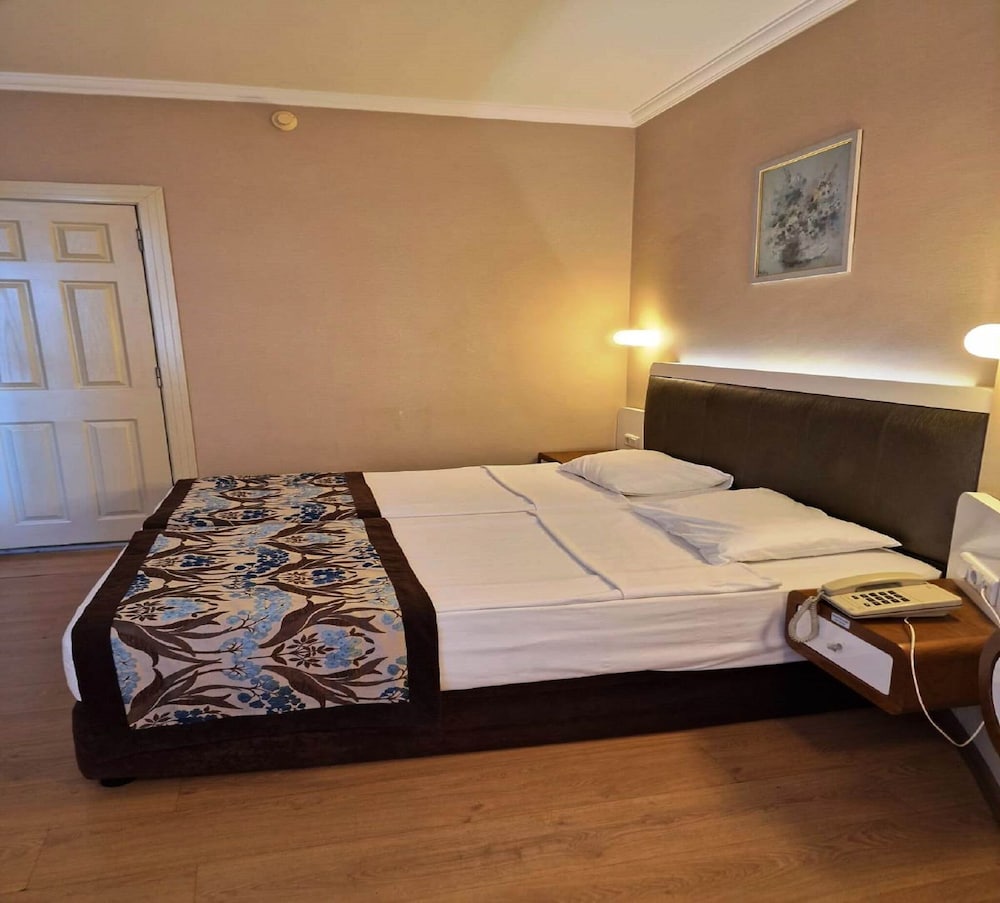 Standard Double or Twin Room photo 3