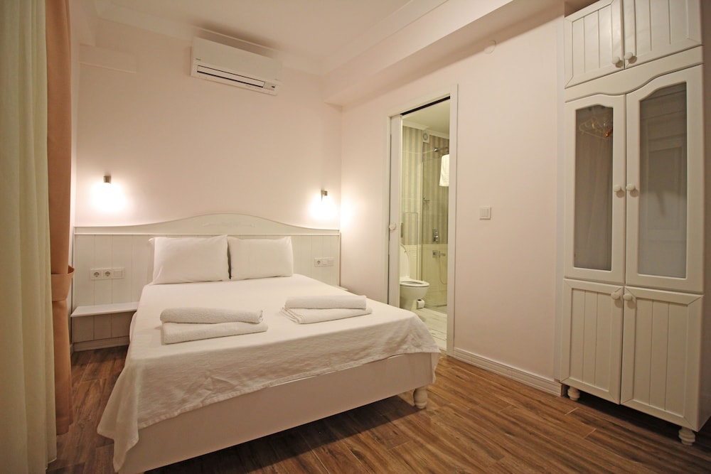 Economic Triple Room, No View