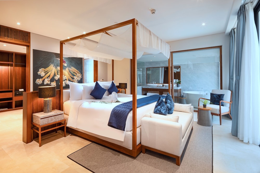 Executive Suite - Photo 1