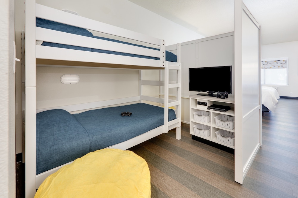 Suite, Multiple Beds - Photo 1