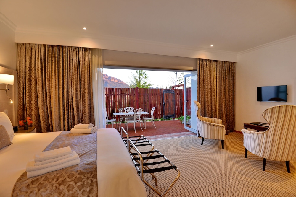 Superior Double or Twin Room, Patio, Pool View photo 1