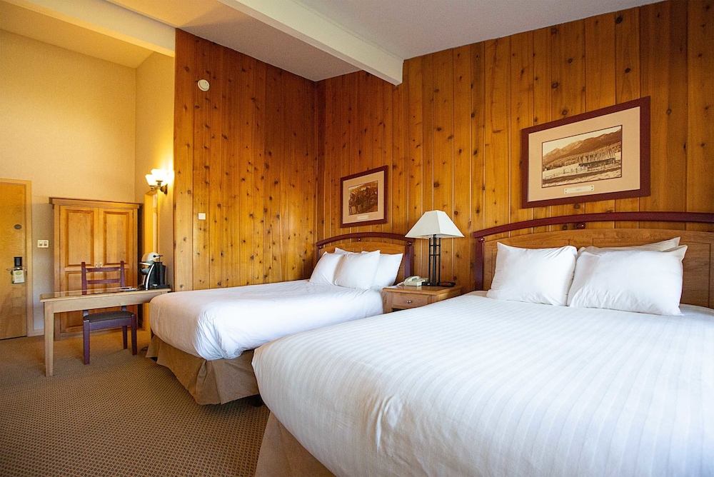 Classic Room, 2 Queen Beds, Pool View photo 1
