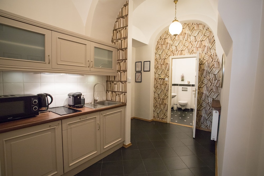 Classic Studio Suite, Multiple Beds, Kitchenette, City View photo 3