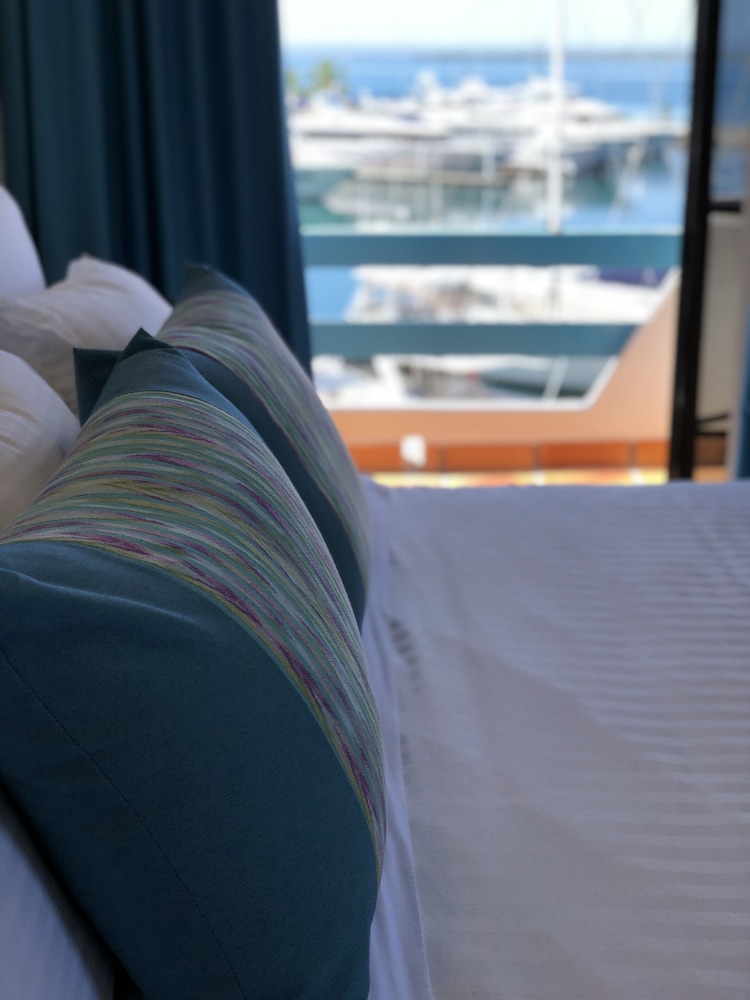 Deluxe Suite, 1 King Bed photo 3