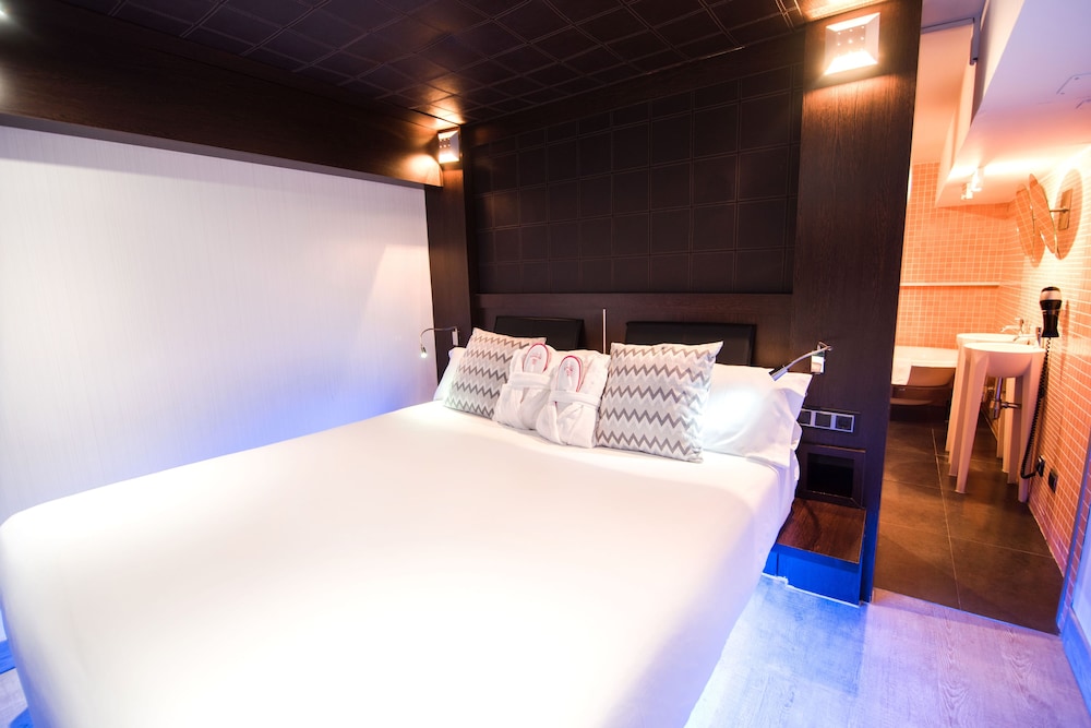 Duplex - Photo 3