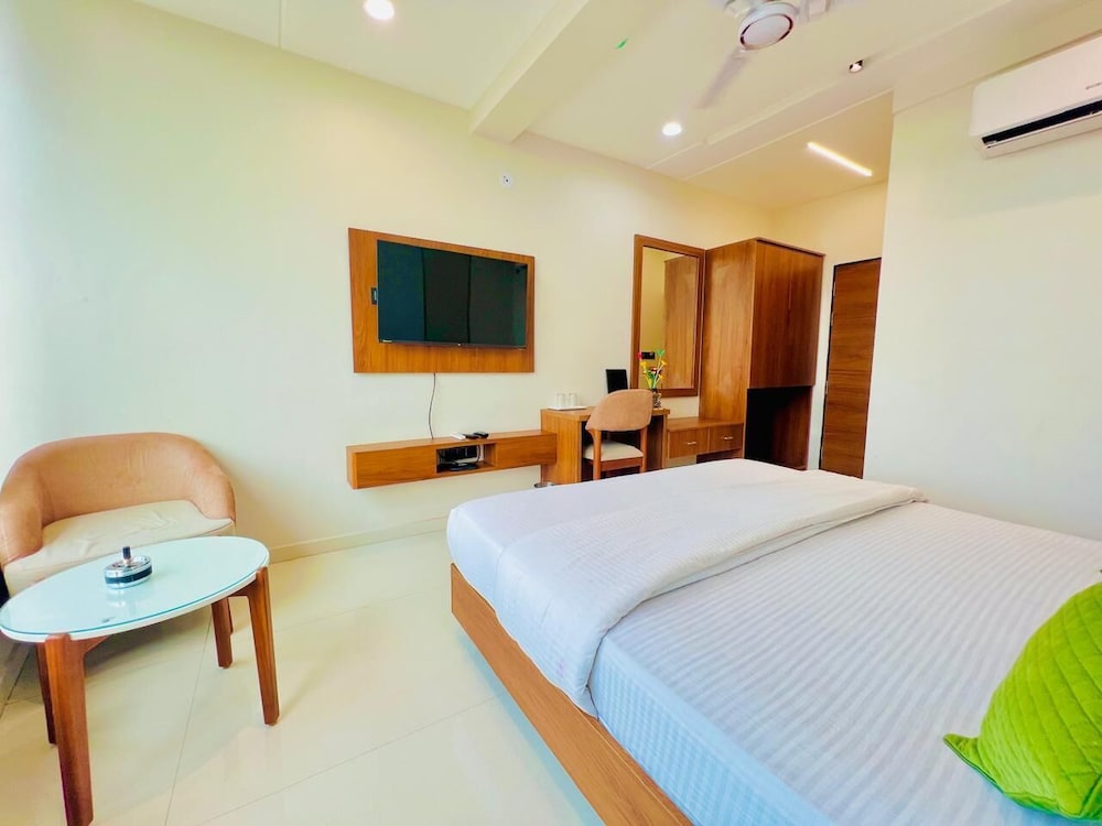 Deluxe Double Room, City View