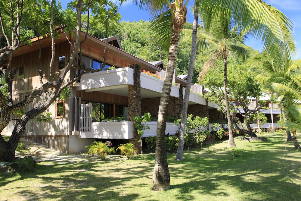 Suite, 1 King Bed, Lagoon View
