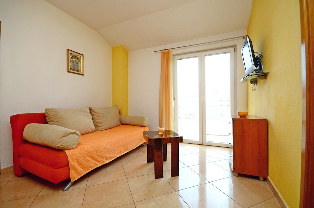Apartment (A2)
