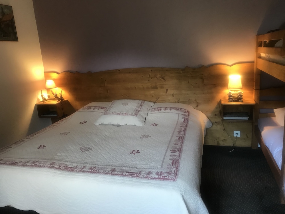 Standard Double Room (Jaune) photo 2