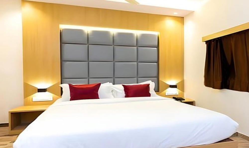 Deluxe Double or Twin Room - Photo 10