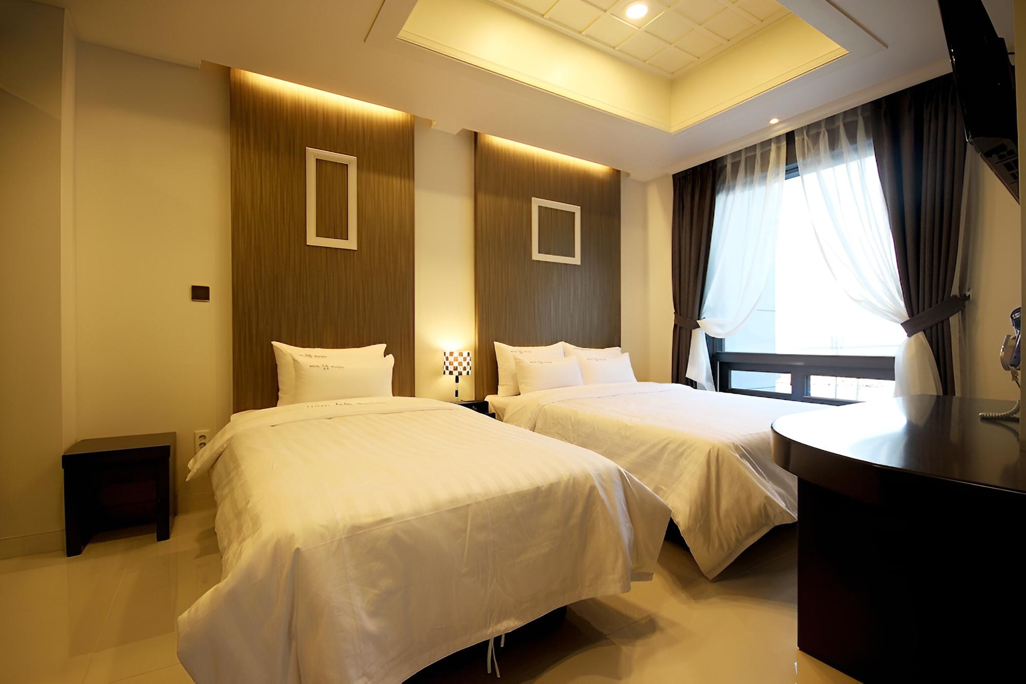 Room (SUITE) - Photo 19
