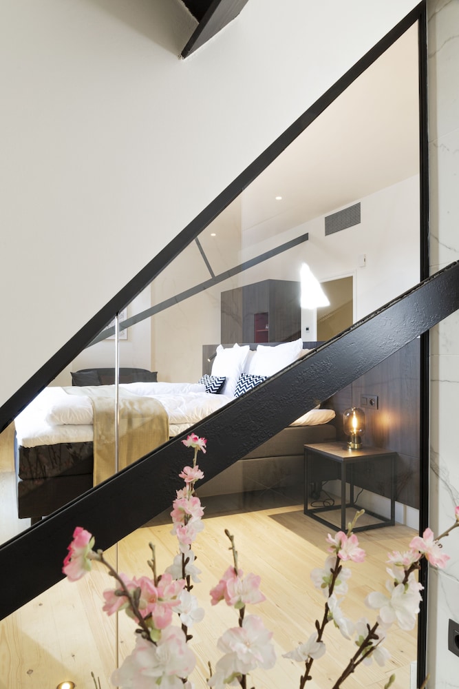 Suite - Photo 6