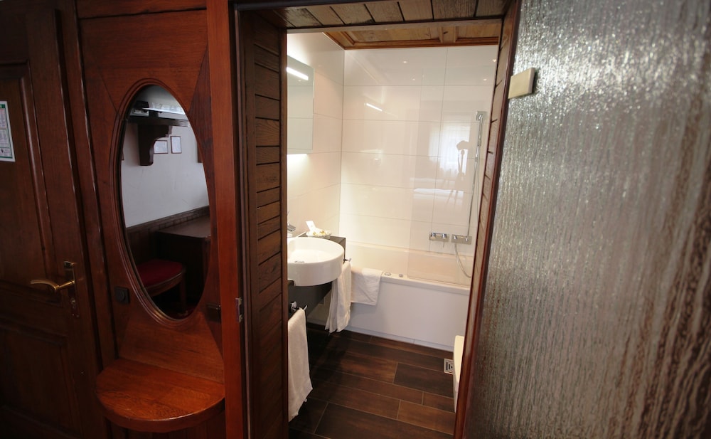 Comfort Double Room (Main Building) - Photo 7