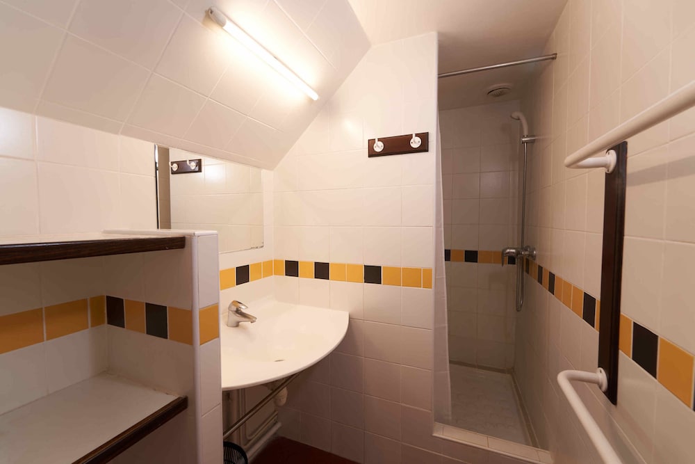 Quadruple room, shared toilets photo 3