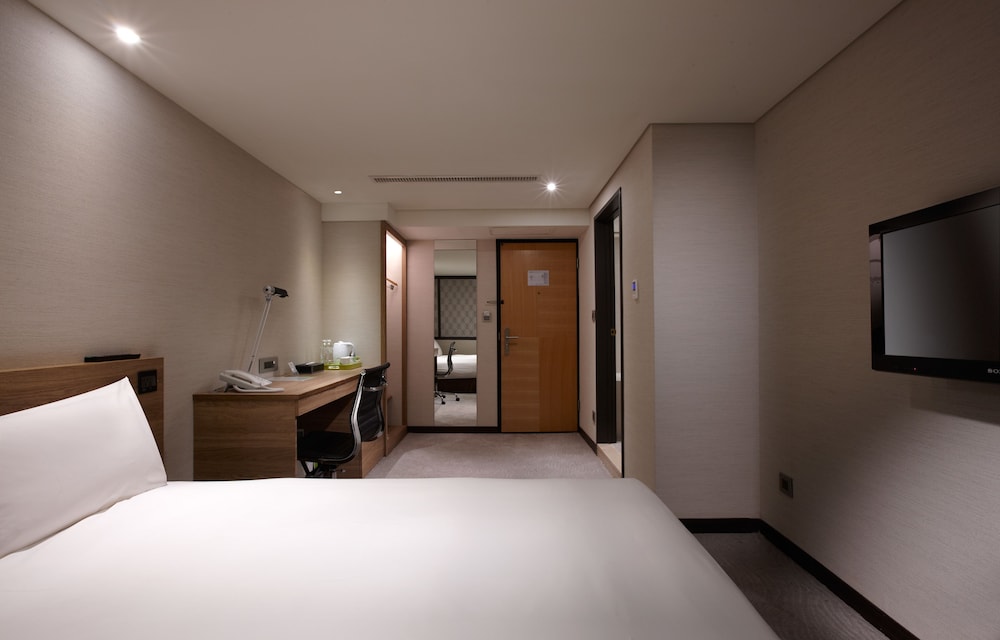 Standard Double Room, No Windows photo 1