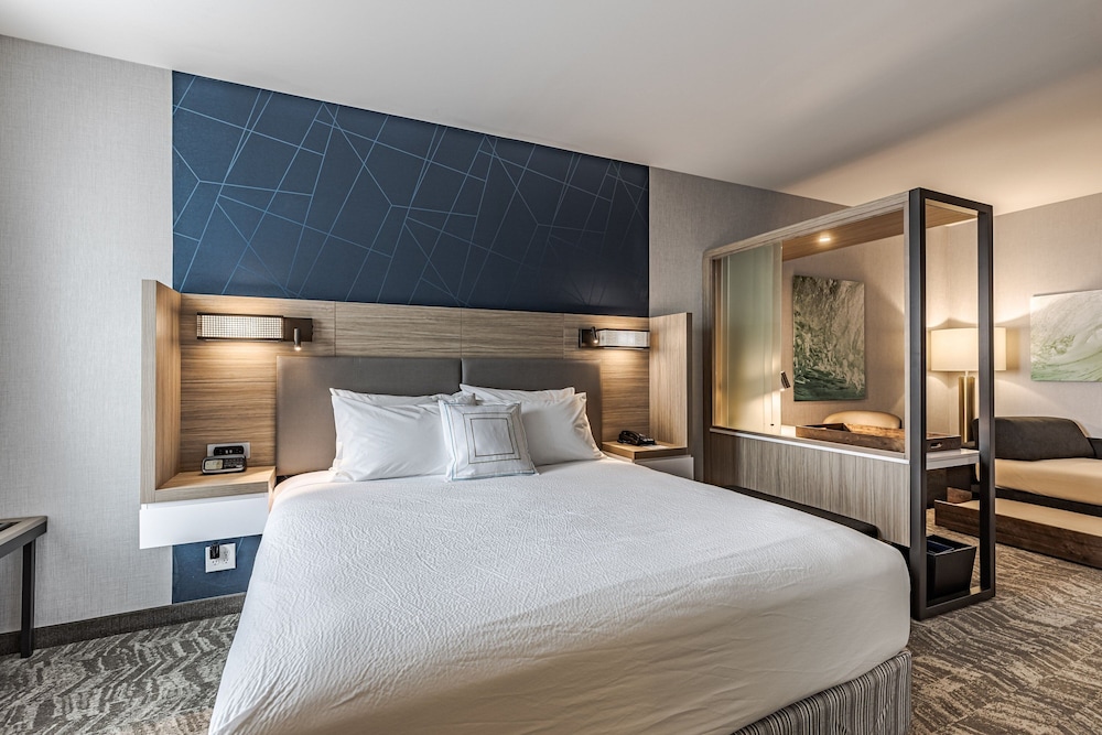 Suite, 2 Queen Beds (Mobility Accessible, Tub) - Photo 7