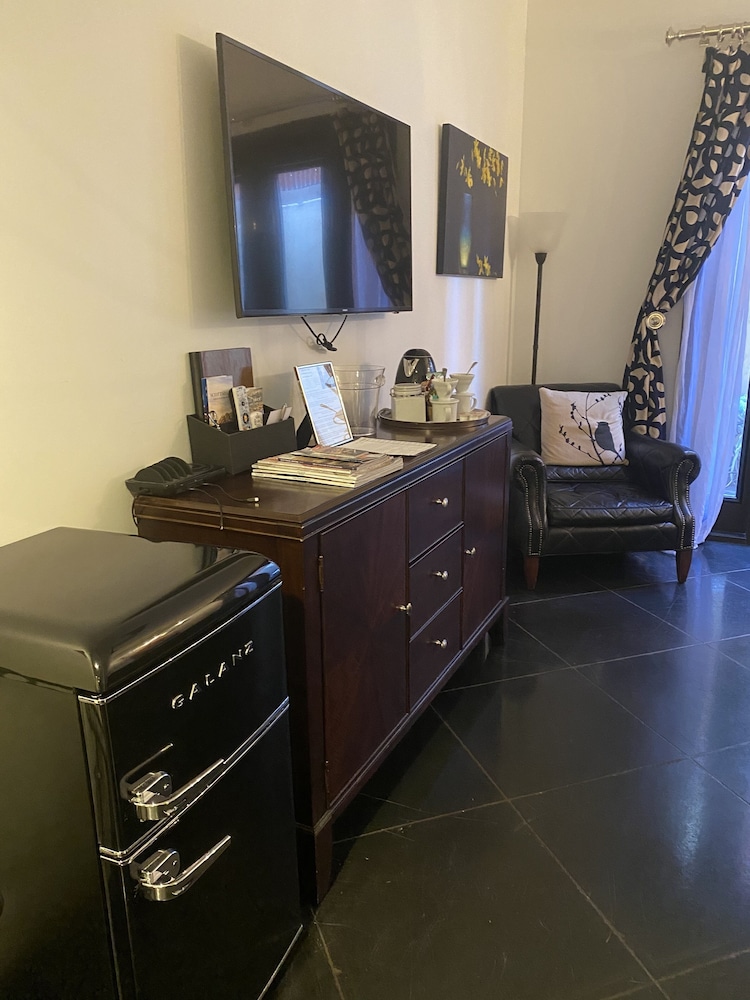 Superior Double Room, Accessible, Ensuite (George & Anna) photo 3