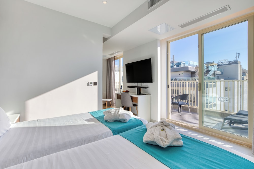 Luxury Suite - Photo 10
