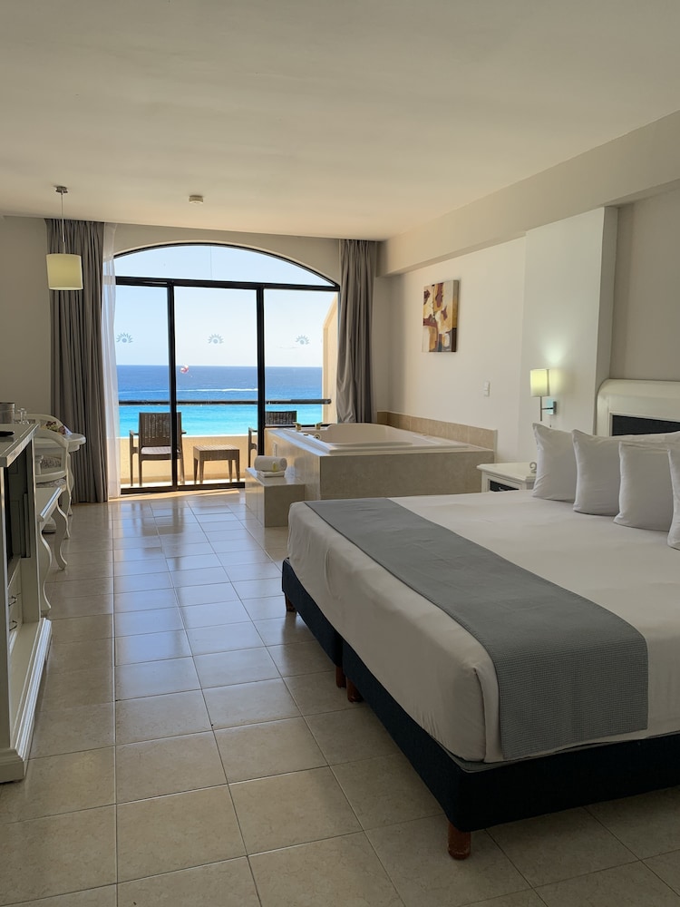 Club Room, 1 King Bed, Ocean View photo 2