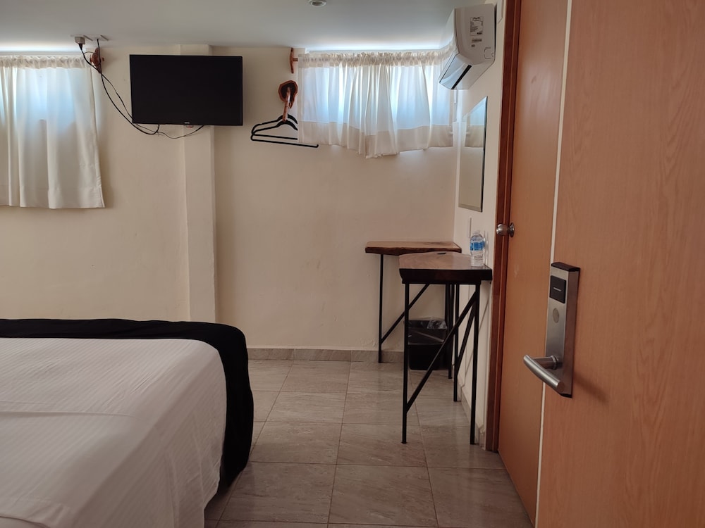 Standard Double Room, 2 Double Beds - Photo 2