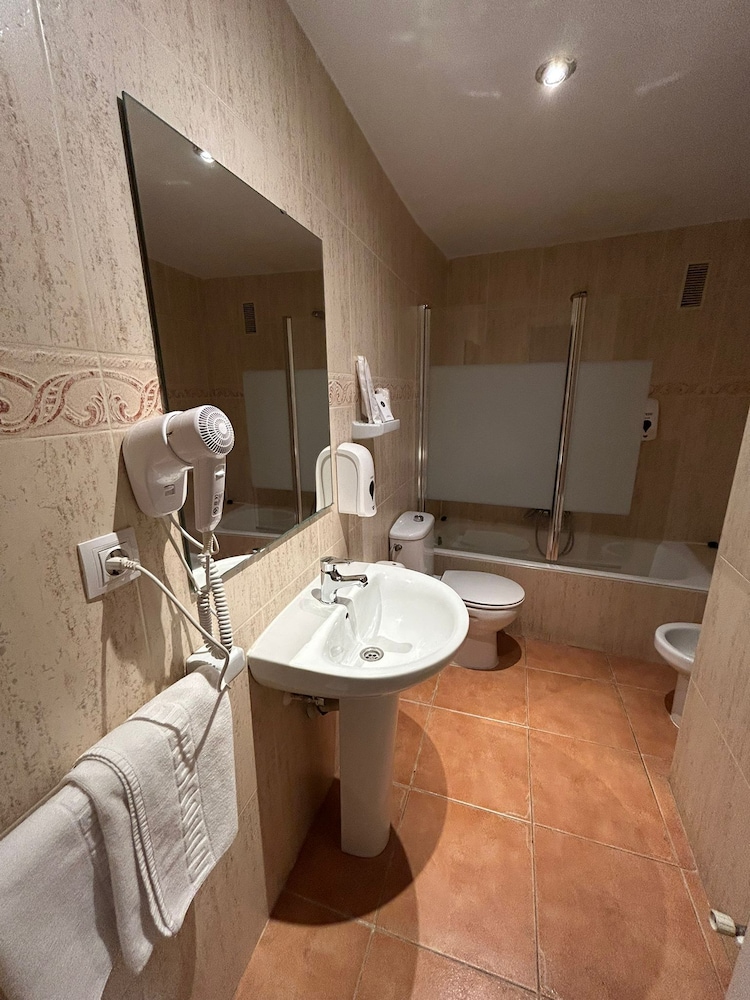 Standard Double Room, 1 Queen Bed - Photo 9