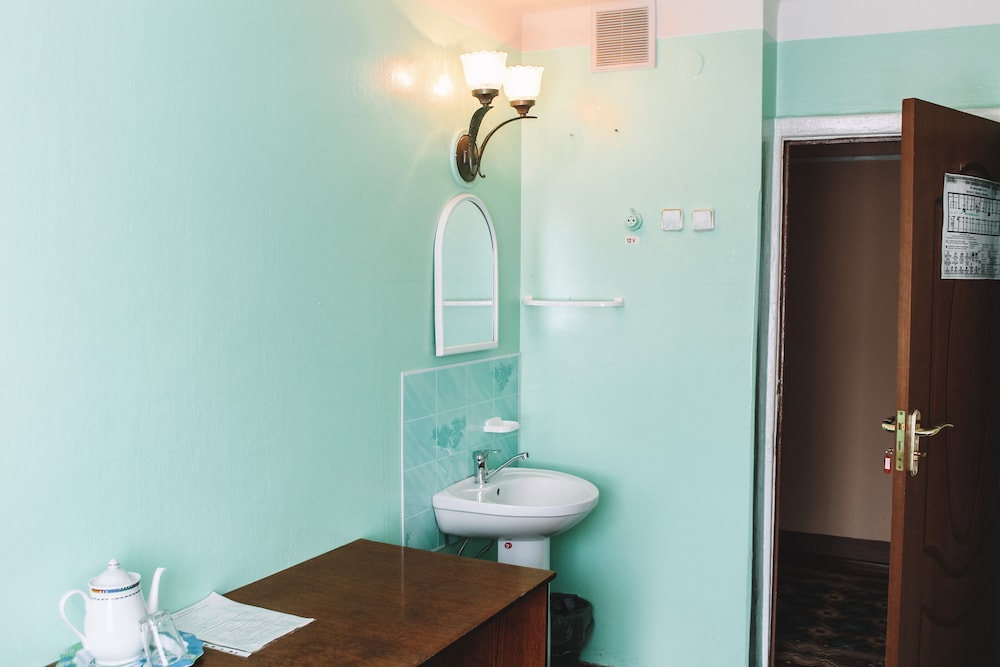 Economy Single Room, Shared Bathroom photo 2
