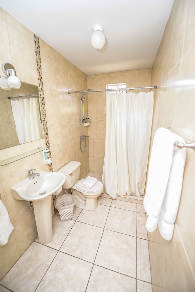 Deluxe Studio, 2 Queen Beds, Kitchen photo 3