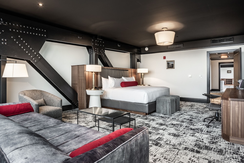 Pemberton Penthouse photo 2