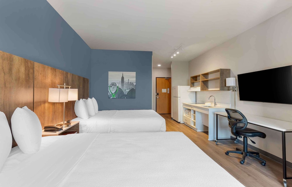 Standard Studio, 2 Queen Beds, Non Smoking, Refrigerator & Microwave - Photo 2