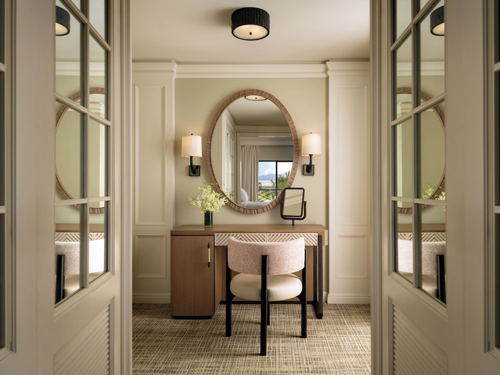 Suite, 1 King Bed, Ocean View (1 Bedroom. Accessible Shower)