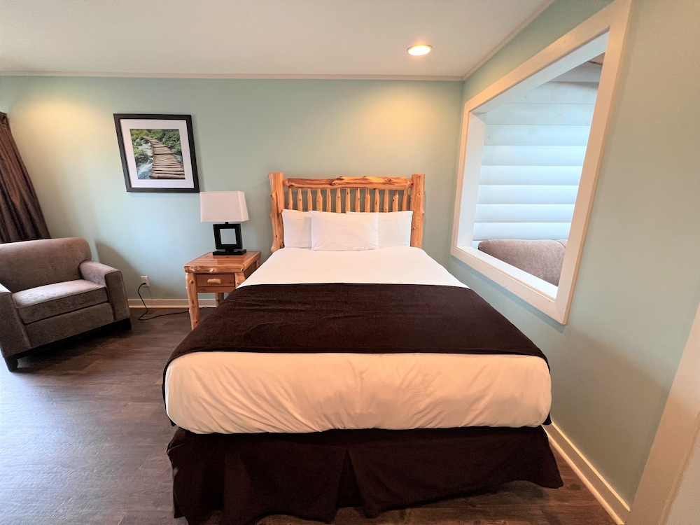 Inn Room 1 Queen Bed Deluxe photo 3