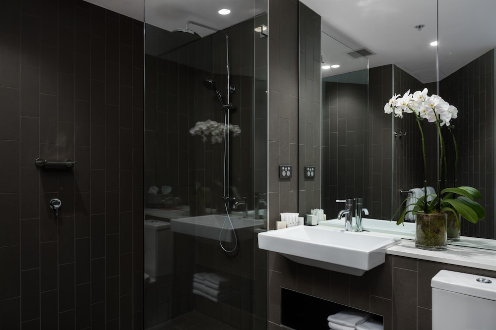 Deluxe King Suite - Photo 5