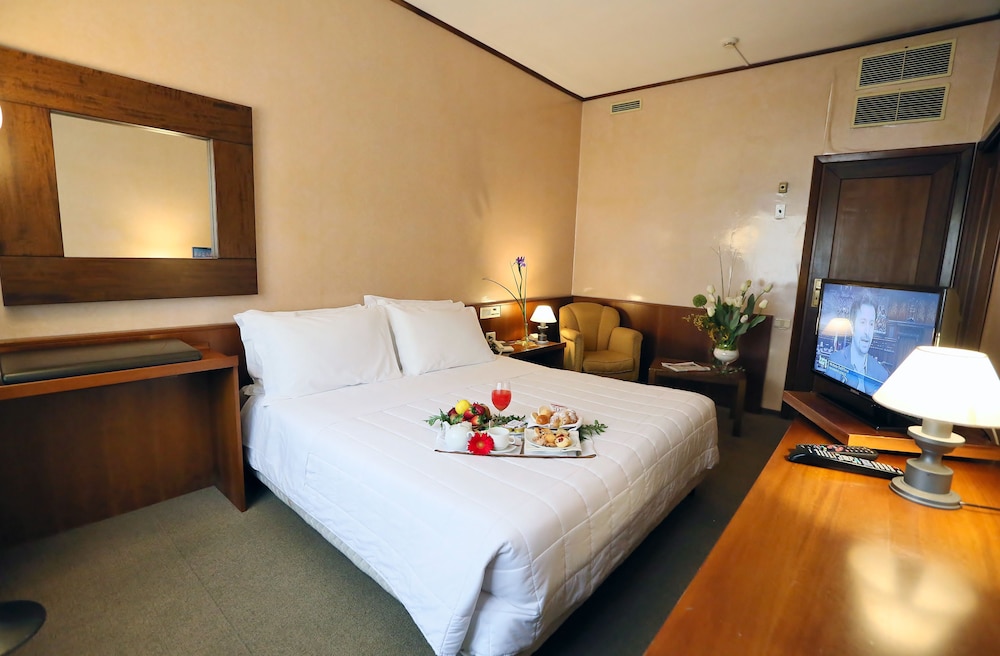 Standard Double or Twin Room - Photo 1