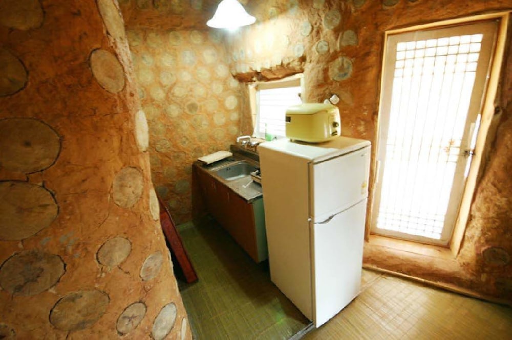Traditional Studio (7 PY Ondol: Gu Cheon Dong) photo 3