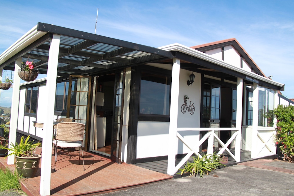 Premium Cottage, 1 King Bed, Sea View (The Chartré Cottage) photo 2