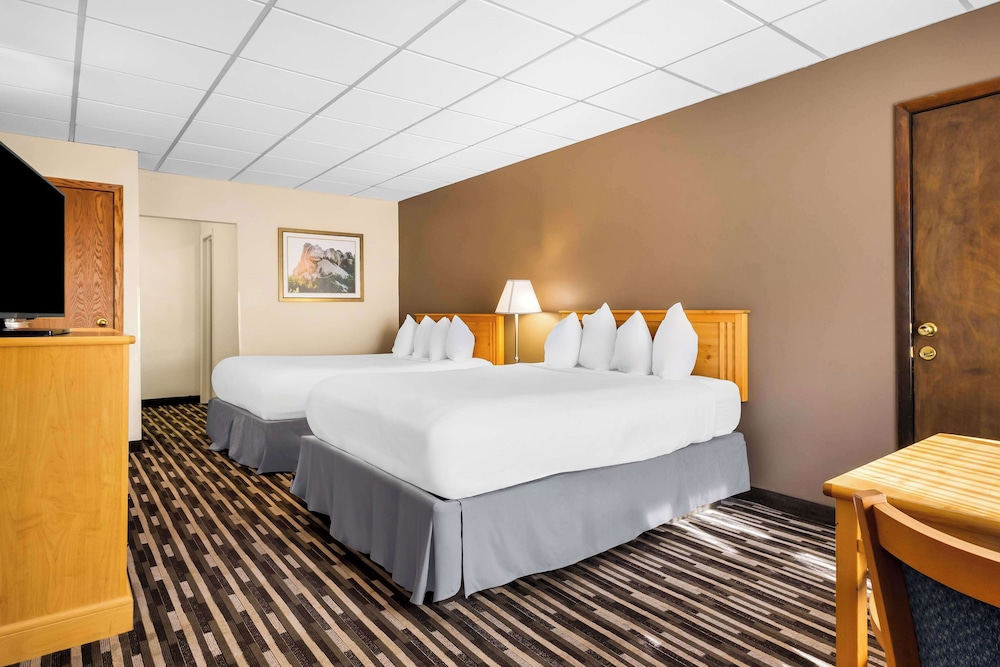 Suite, Multiple Beds, Refrigerator & Microwave, Ground Floor